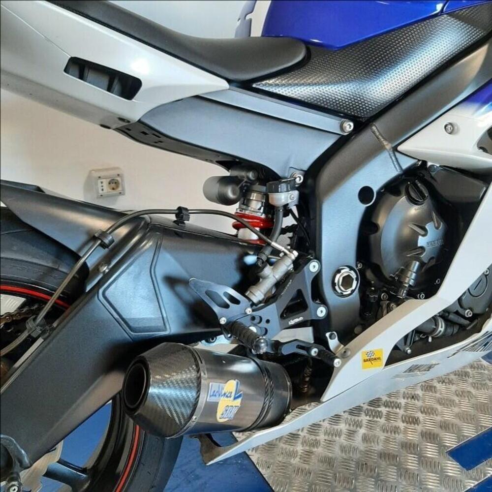Yamaha YZF R6 (2008 - 09) (11)