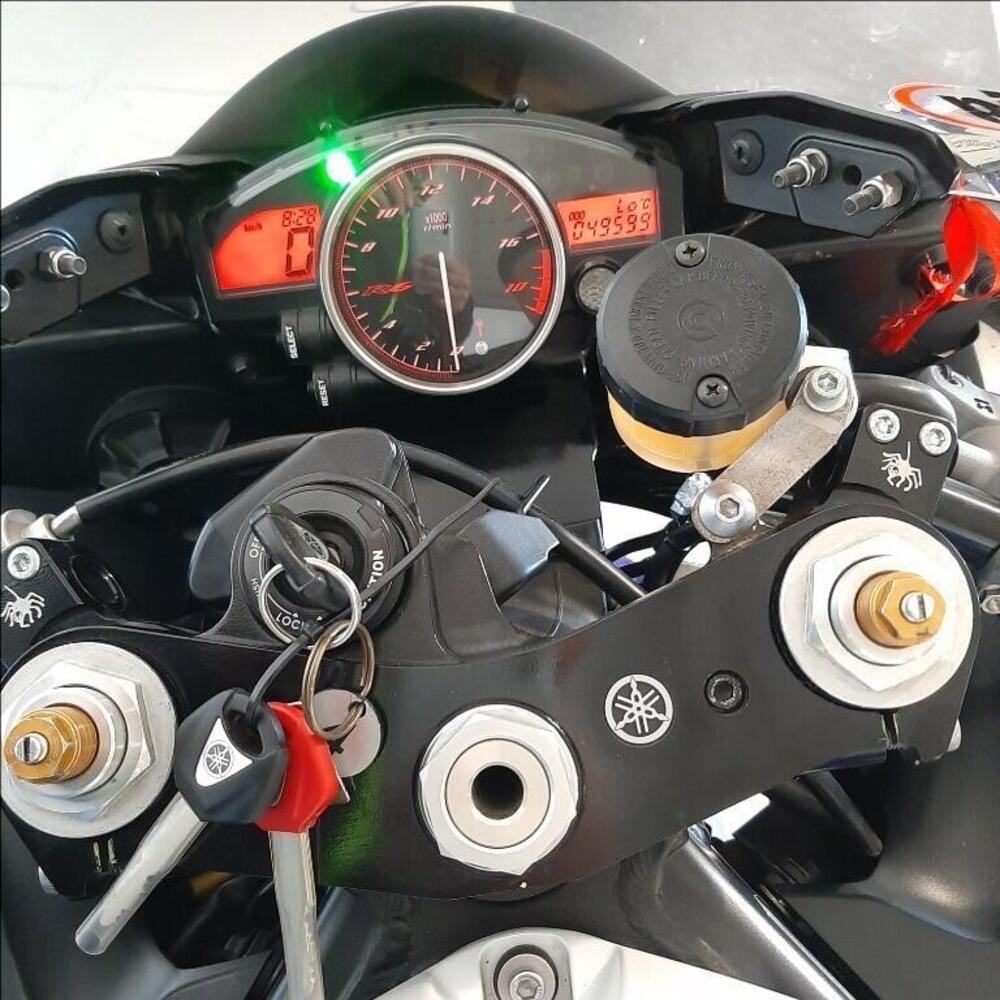 Yamaha YZF R6 (2008 - 09) (17)