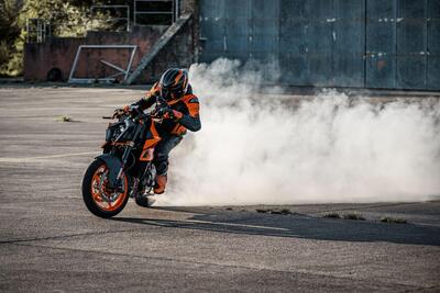 KTM 490: la nuova piattaforma bicilindrica ha grande potenziale, ma c&rsquo;&egrave; da aspettare