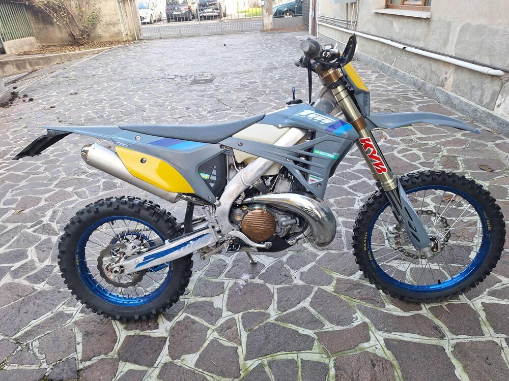 Tm Moto EN 250 ES Fi 2T TM Corse (2025) (3)