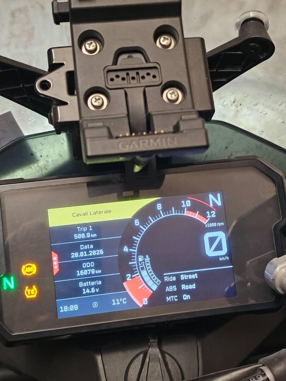 KTM 890 Adventure (2022) (6)