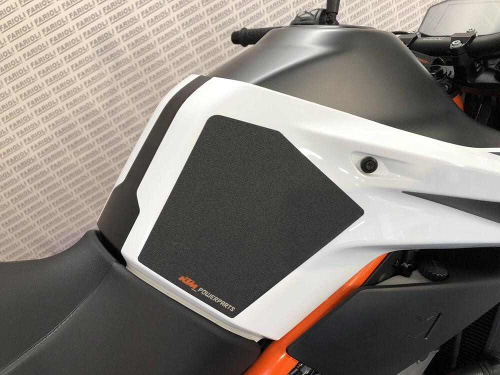 KTM 890 Duke R (2020) (9)