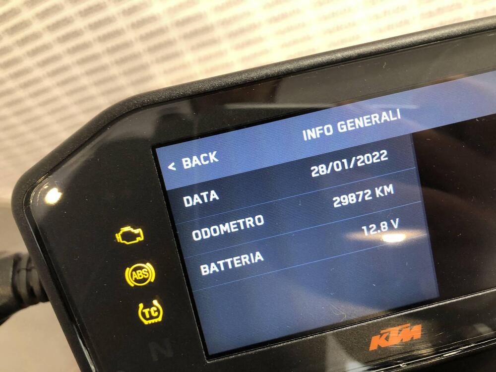 KTM 890 Duke R (2020) (10)