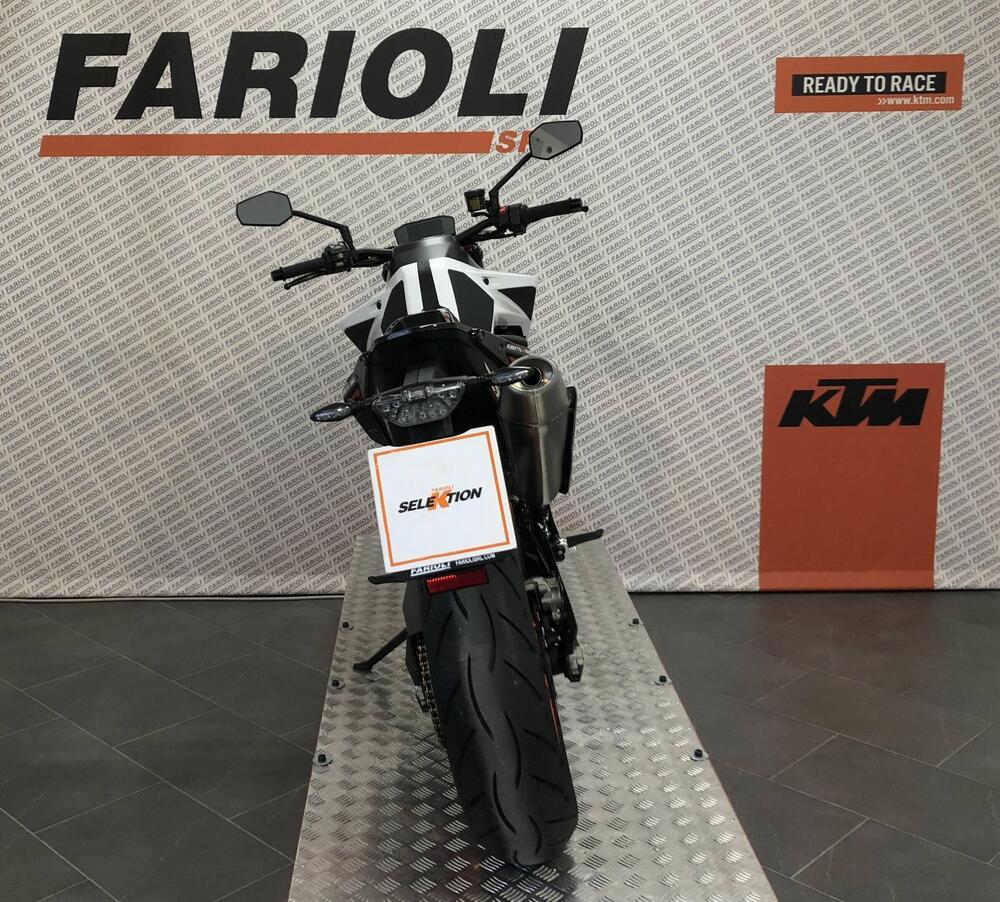 KTM 890 Duke R (2020) (15)