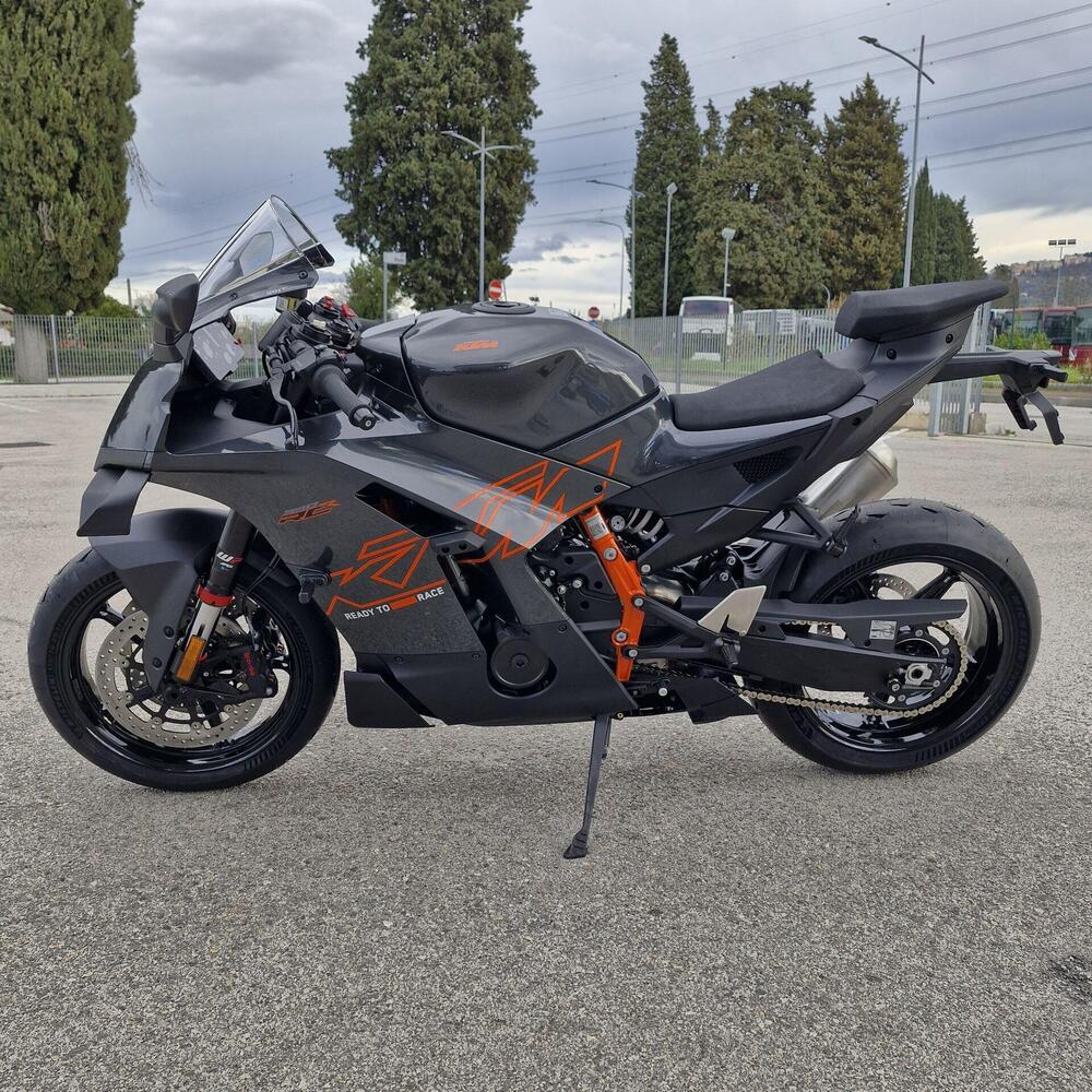 KTM 990 RC R (2026) (9)