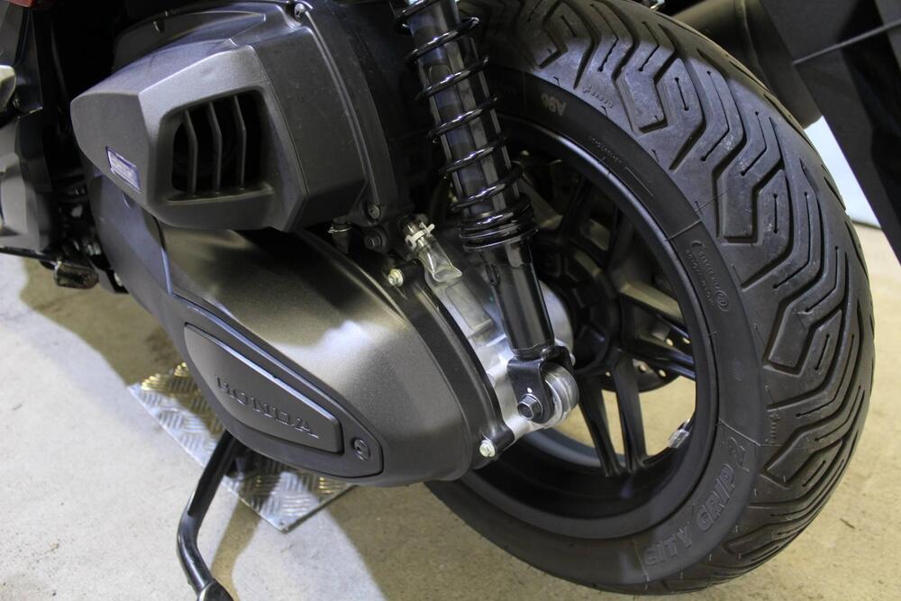 Honda Forza 350 (2022 - 24) (16)