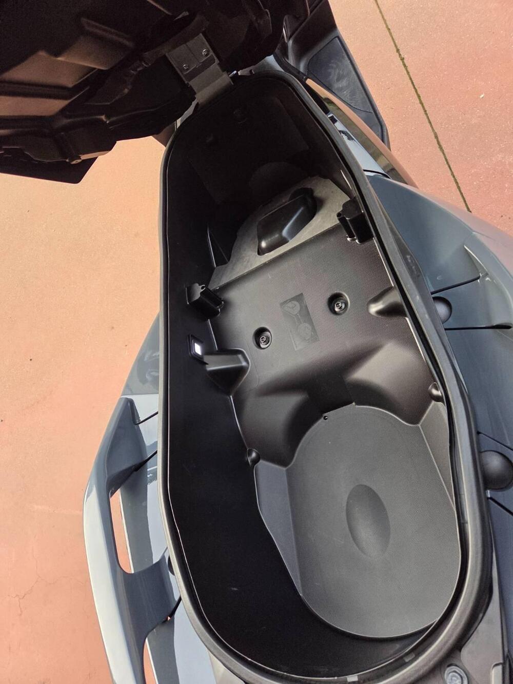 Yamaha X-Max 300 Tech Max (2021 - 24) (13)