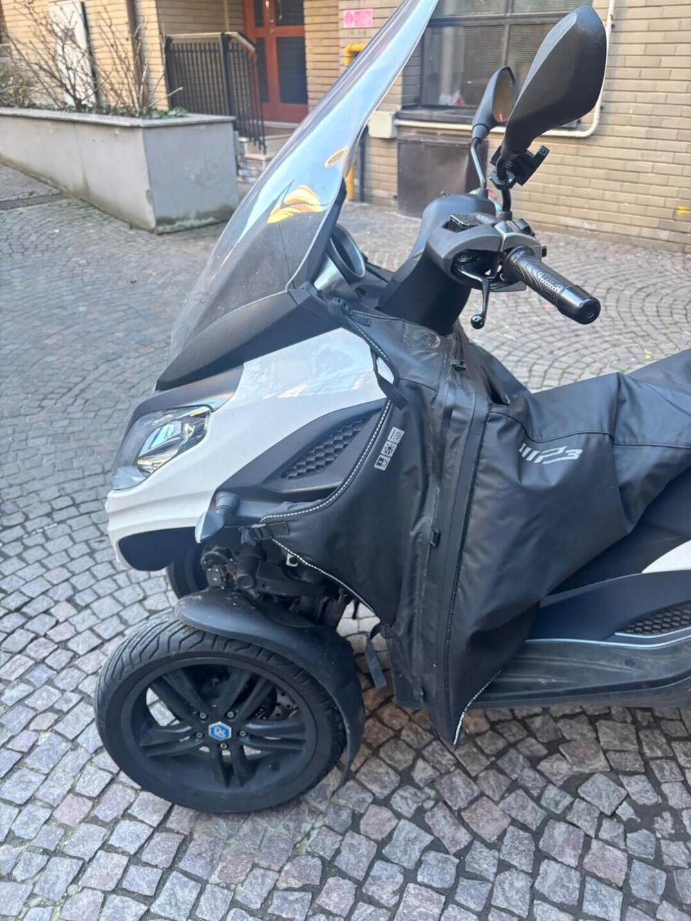 Piaggio MP3 300 ABS Hpe (2021 - 24) (8)