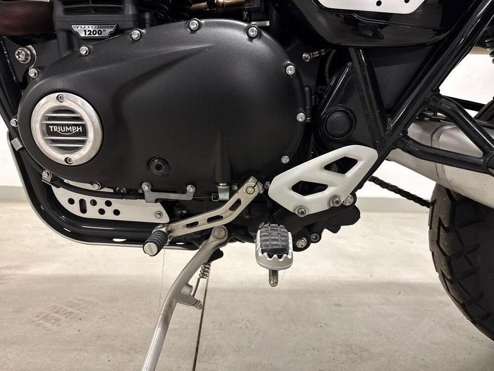 Triumph Scrambler 1200 XE Gold Line Edition (2021 - 22) (13)