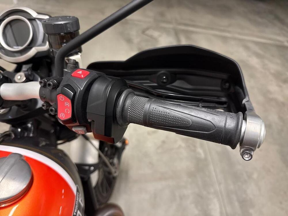 Triumph Scrambler 1200 XE Gold Line Edition (2021 - 22) (8)