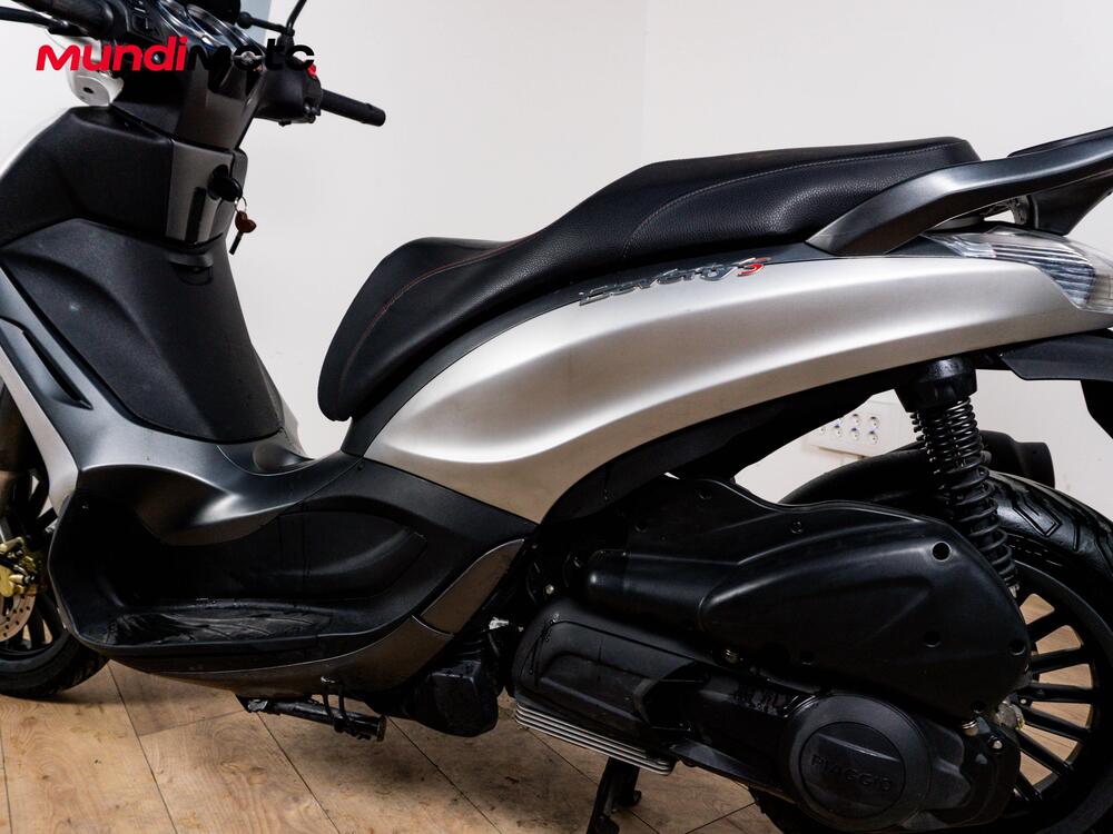 Piaggio Beverly 300 i.e. ABS-ASR (2016 - 20) (10)