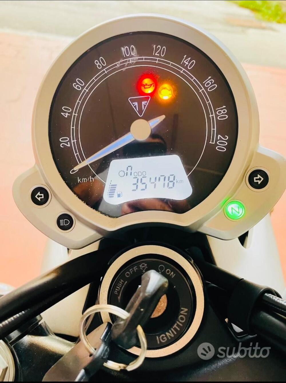 Triumph Street Twin 900 (2017 - 18) (3)