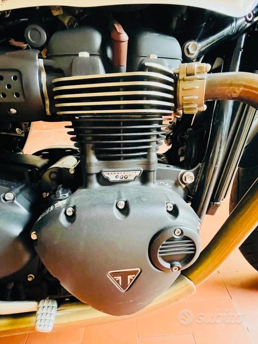 Triumph Street Twin 900 (2017 - 18) (4)