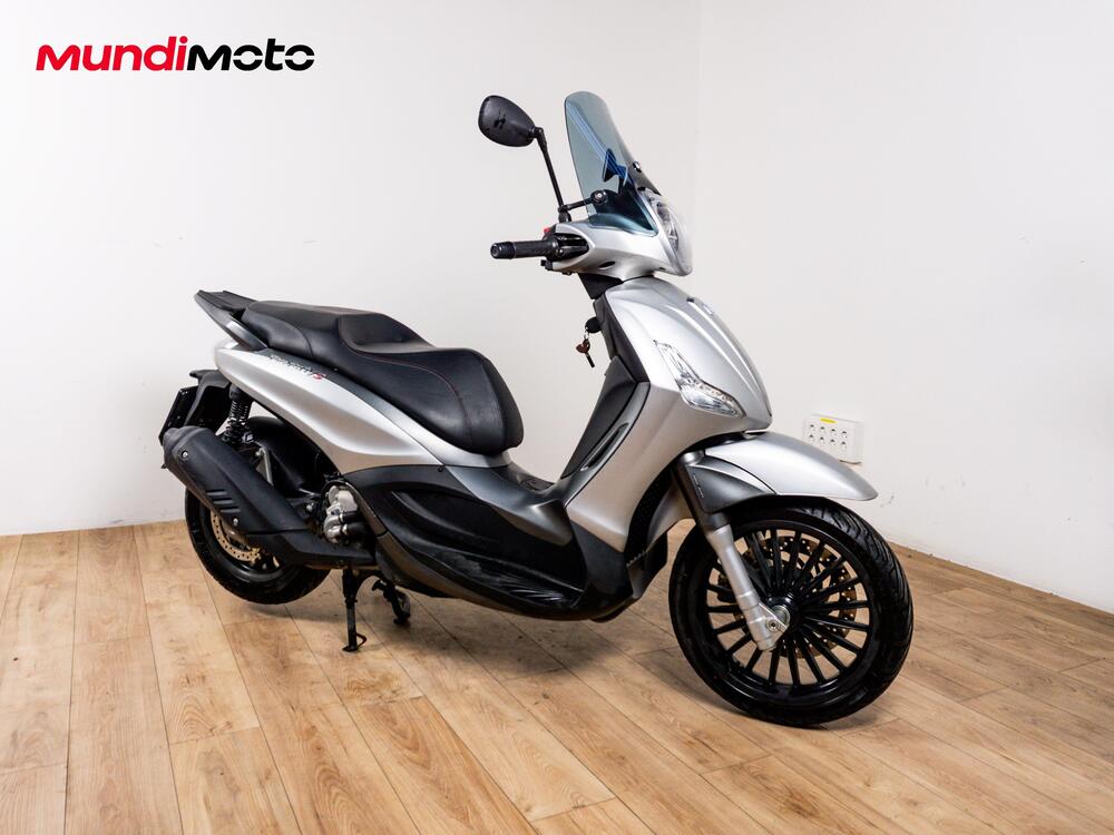 Piaggio Beverly 300 i.e. ABS-ASR (2016 - 20) (2)