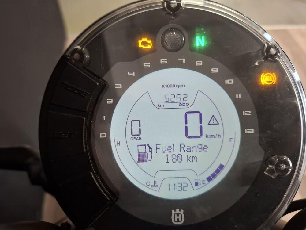 Husqvarna Svartpilen 125 (2021 - 23) (7)