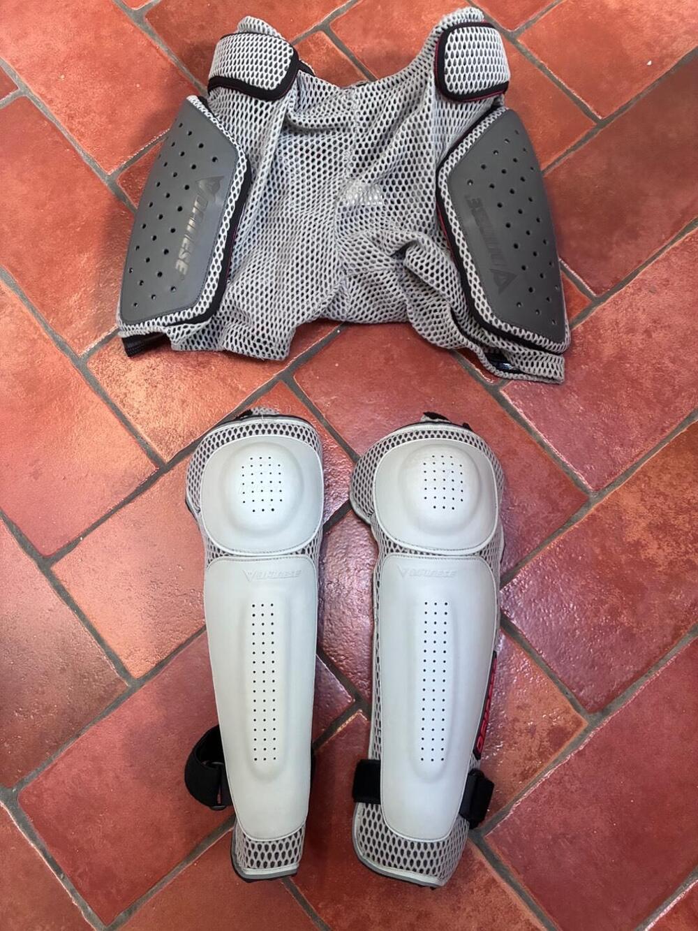 DAINESE PROTEZIONI PER GAMBE E COCCIGE, MOTO, BICI