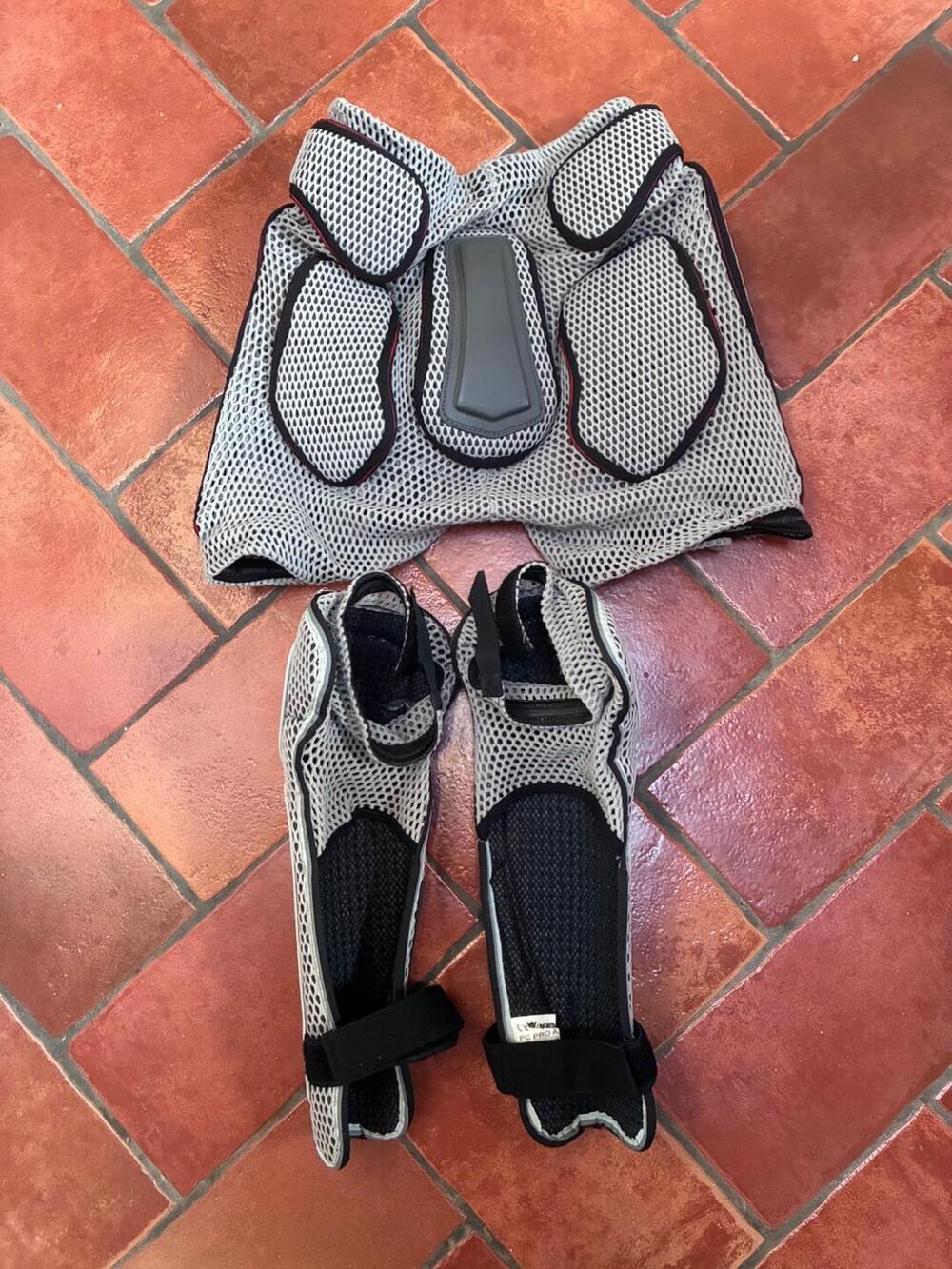 DAINESE PROTEZIONI PER GAMBE E COCCIGE, MOTO, BICI (2)