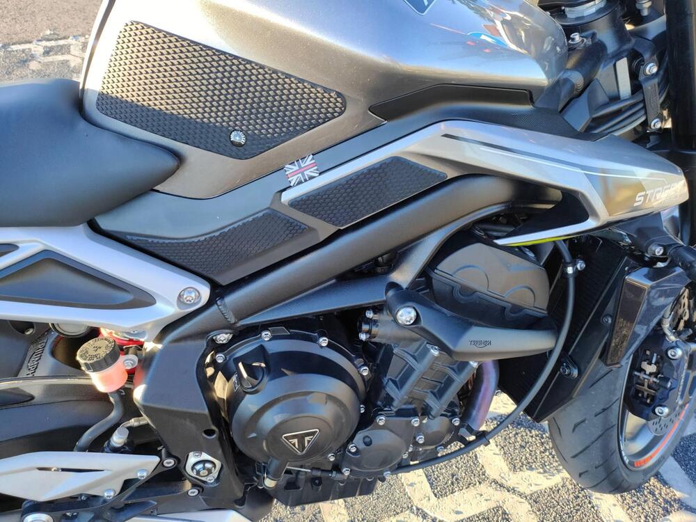 Triumph Street Triple 765 R (2023 - 26) (8)