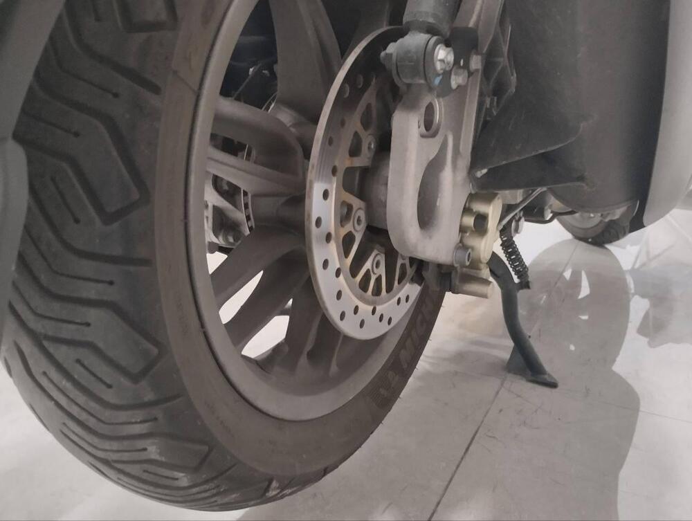 Piaggio Beverly 300 S ABS-ASR (2021 - 25) (7)