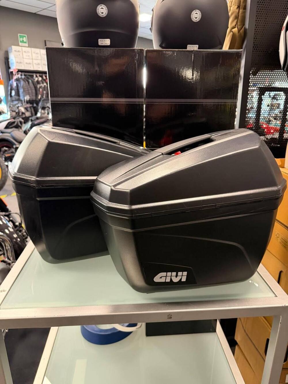 VALIGIE LATERALI GIVI E22N