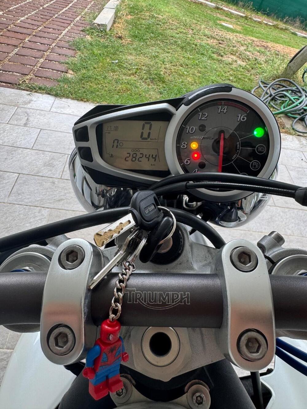 Triumph Street Triple R (2009 - 12) (6)