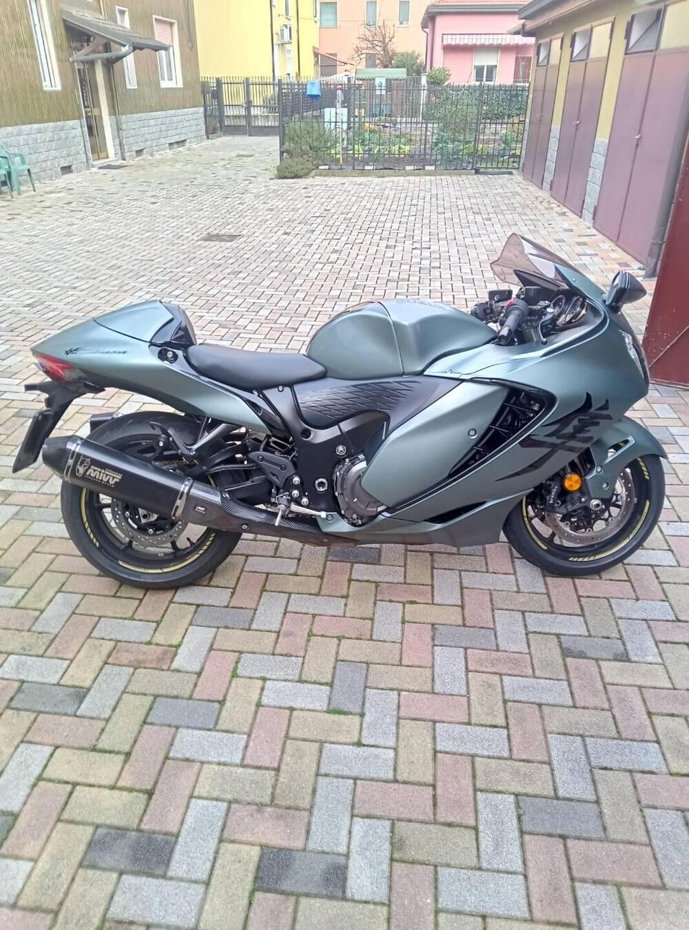 Suzuki GSX 1300 R Hayabusa (2025) (2)