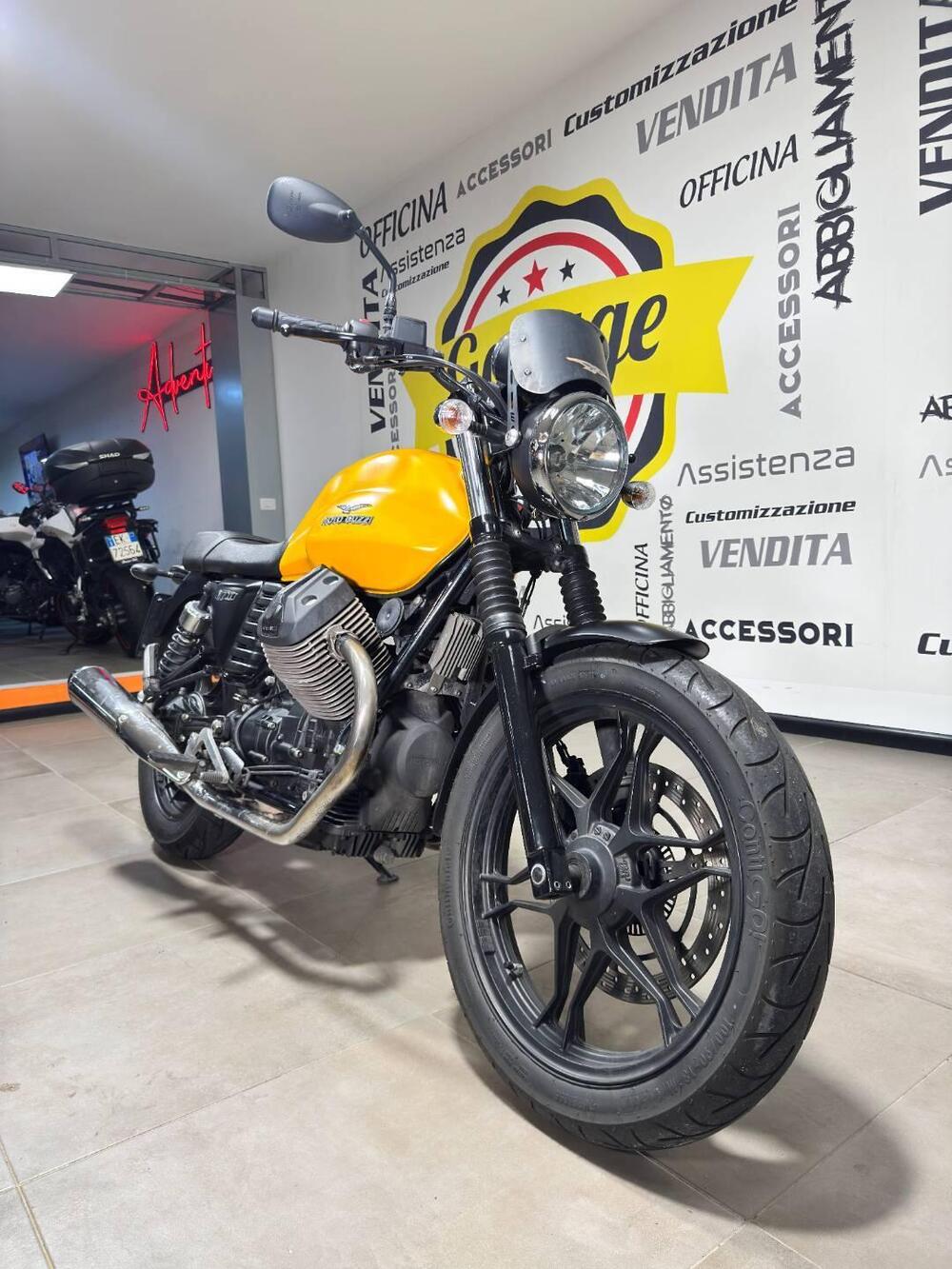 Moto Guzzi V7 II Stone (2015 - 17) (2)