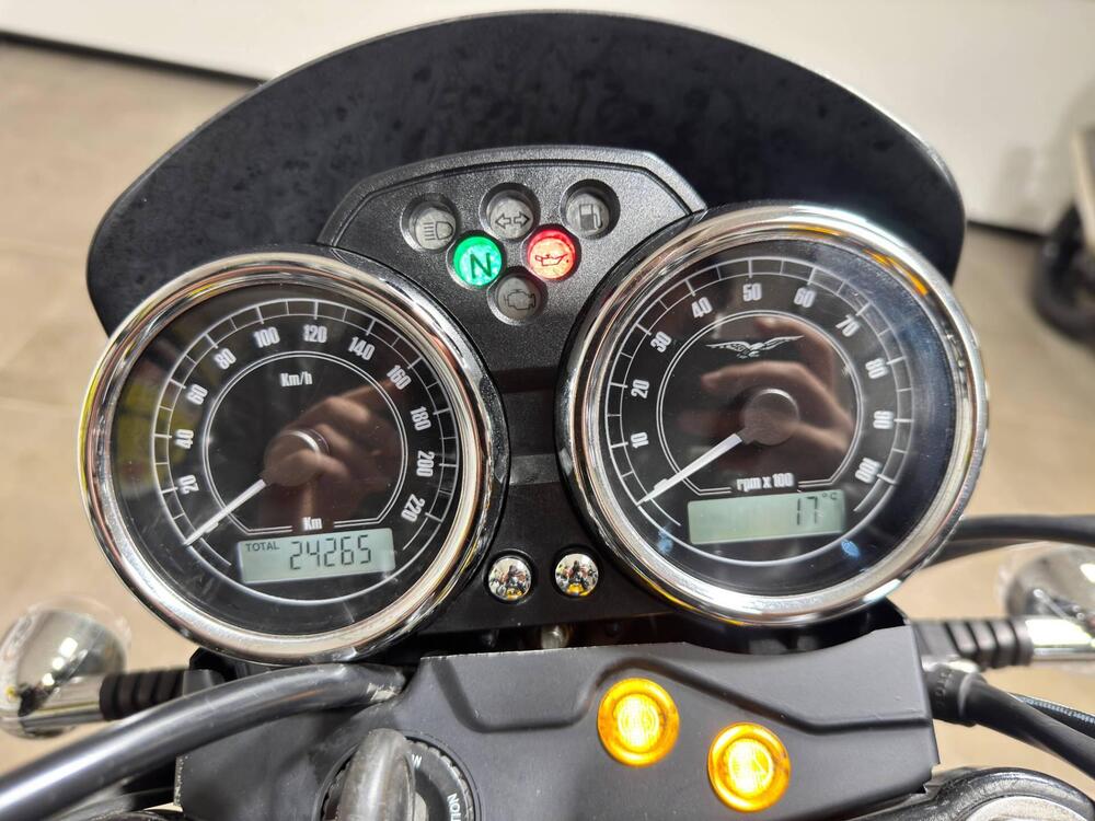Moto Guzzi V7 II Stone (2015 - 17) (5)