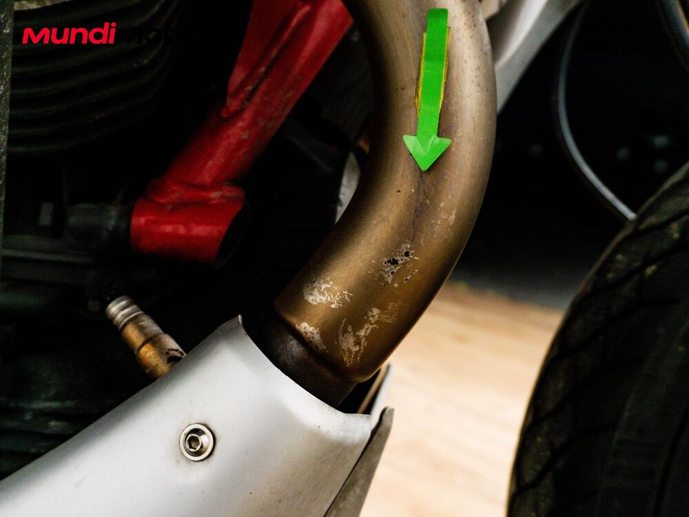 Moto Guzzi V85 TT Evocative Graphics (2021 - 23) (17)