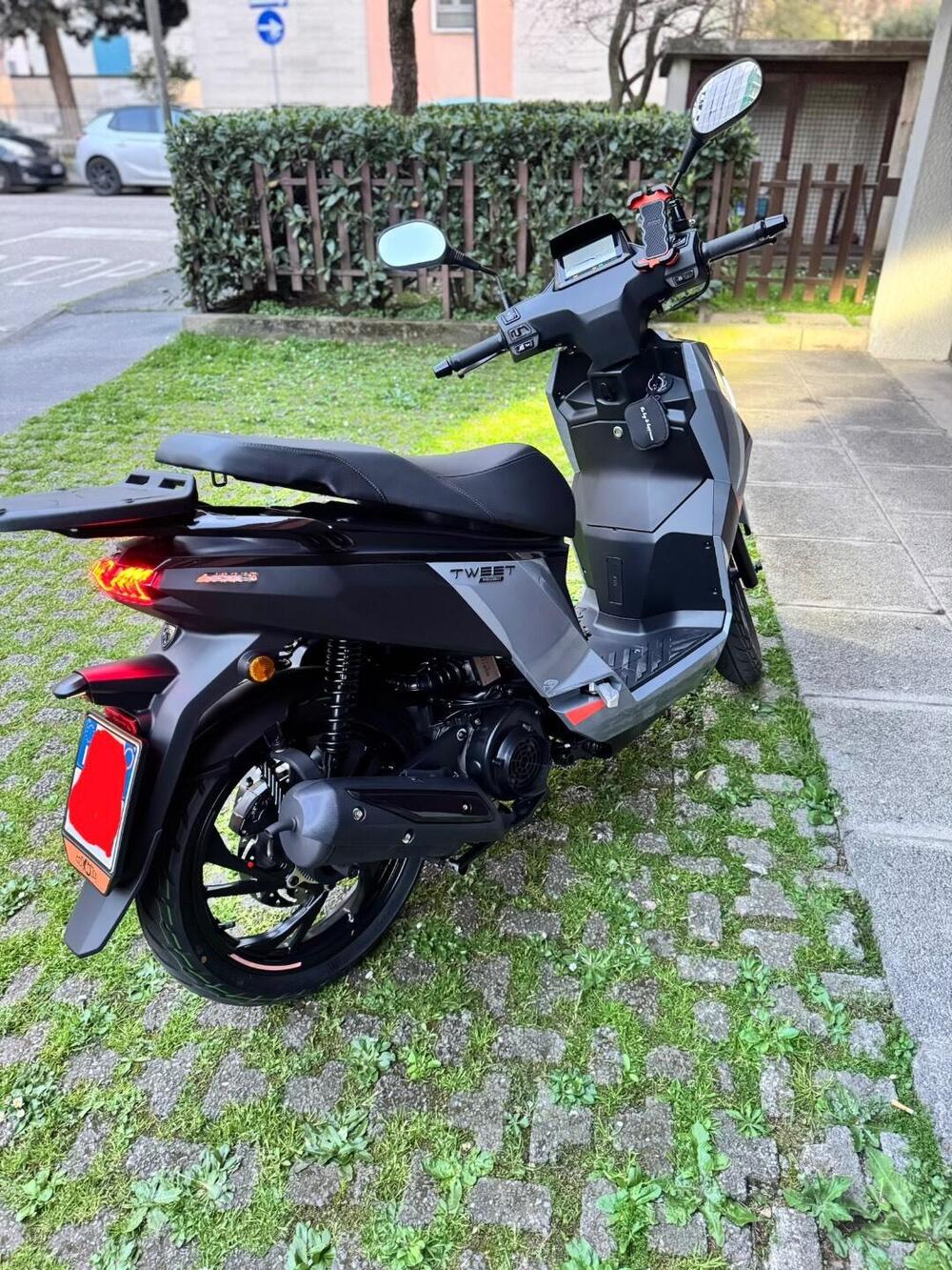 Peugeot Tweet 125 FL GT (2023 - 24) (3)