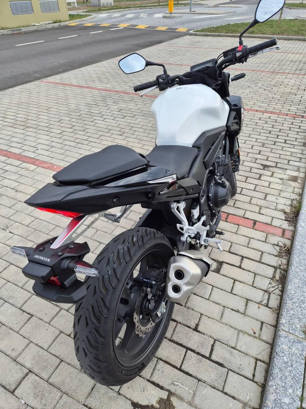 Honda CB 500 Hornet (2024 - 25) (4)