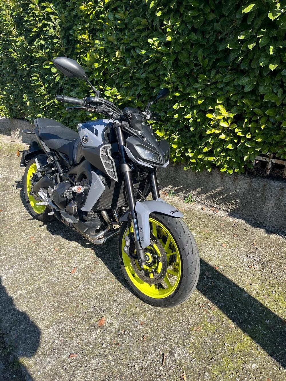 Yamaha MT-09 (2017 - 20) (2)