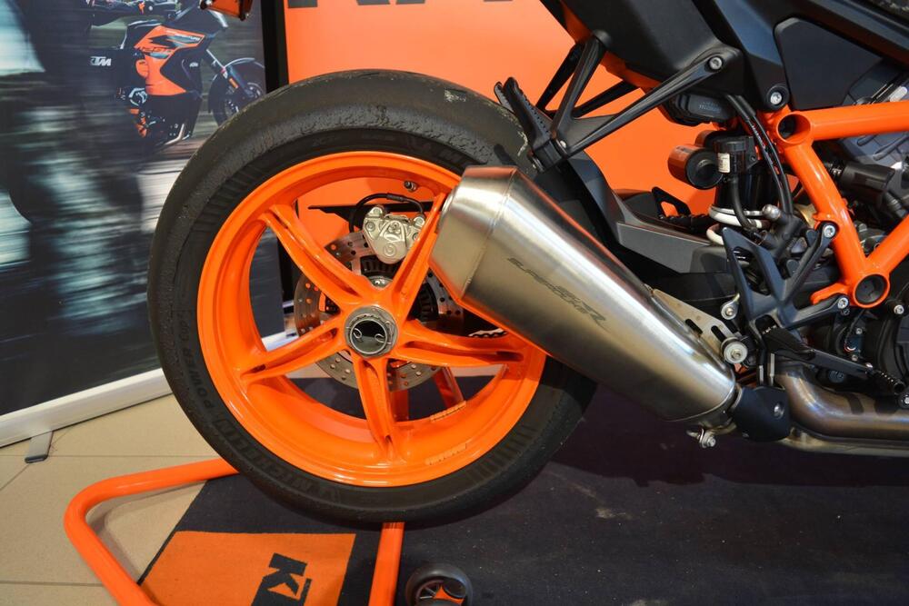 KTM 1290 Super Duke R (2022 - 23) (15)