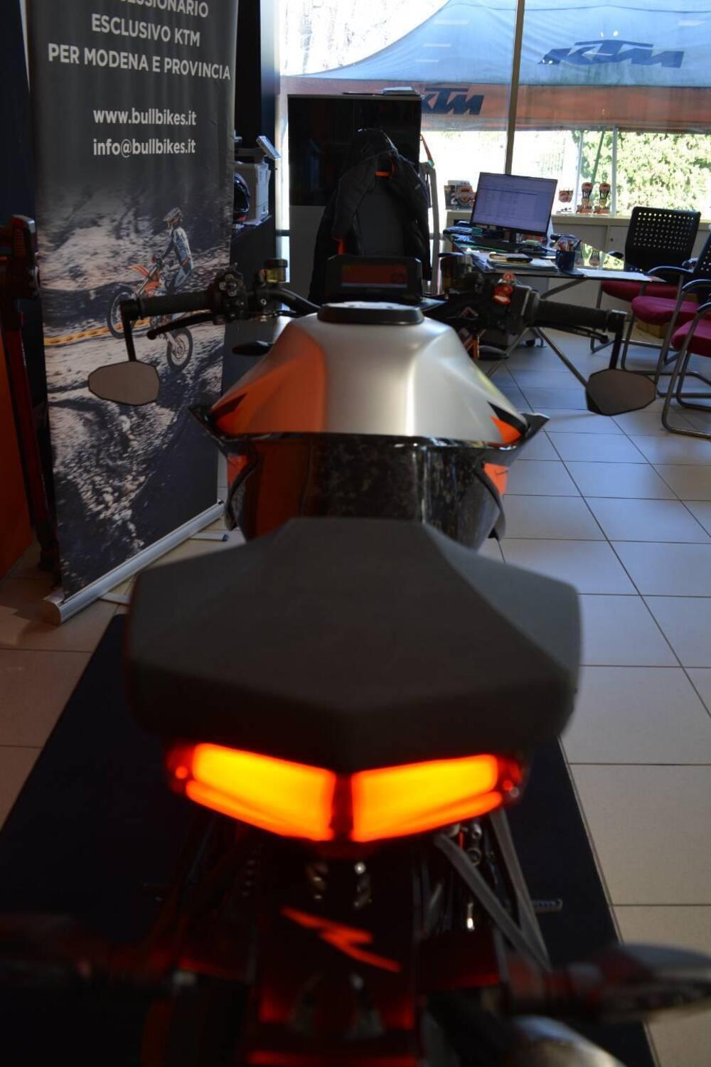 KTM 1290 Super Duke R (2022 - 23) (8)