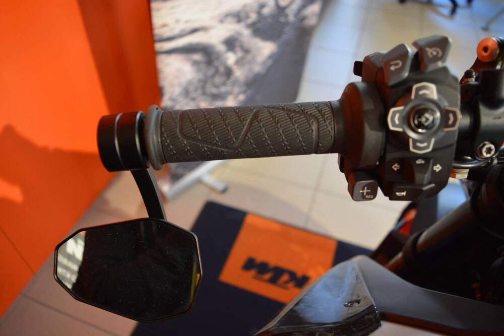 KTM 1290 Super Duke R (2022 - 23) (11)