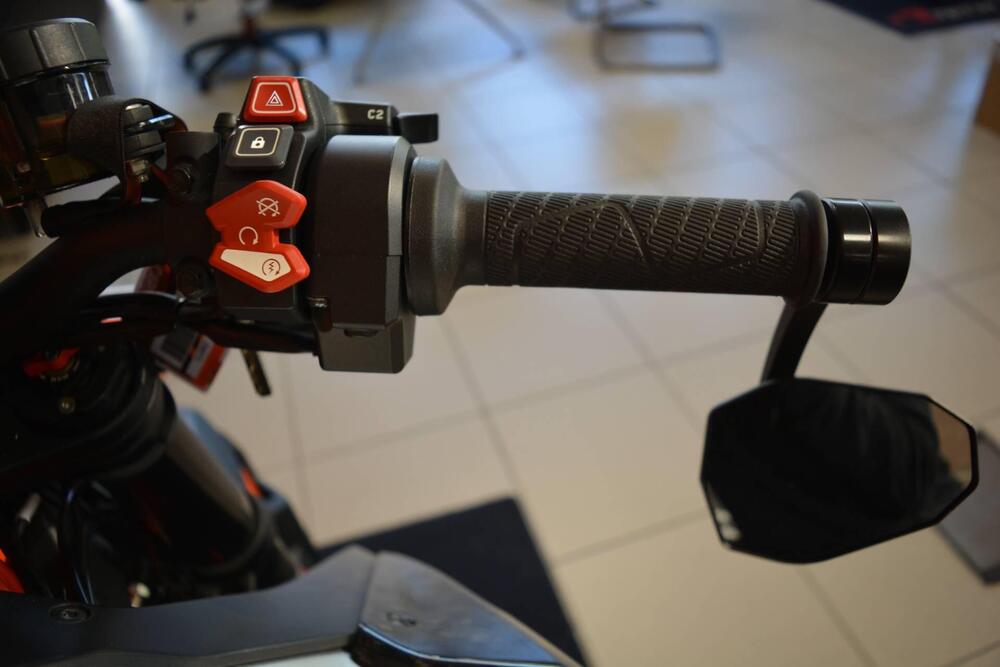 KTM 1290 Super Duke R (2022 - 23) (12)