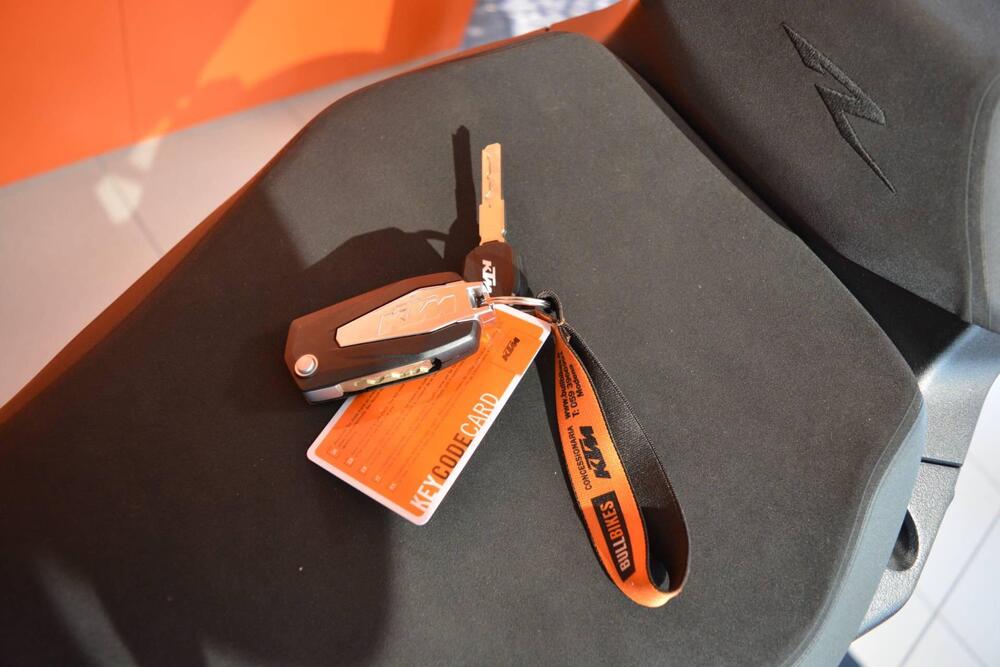 KTM 1290 Super Duke R (2022 - 23) (20)