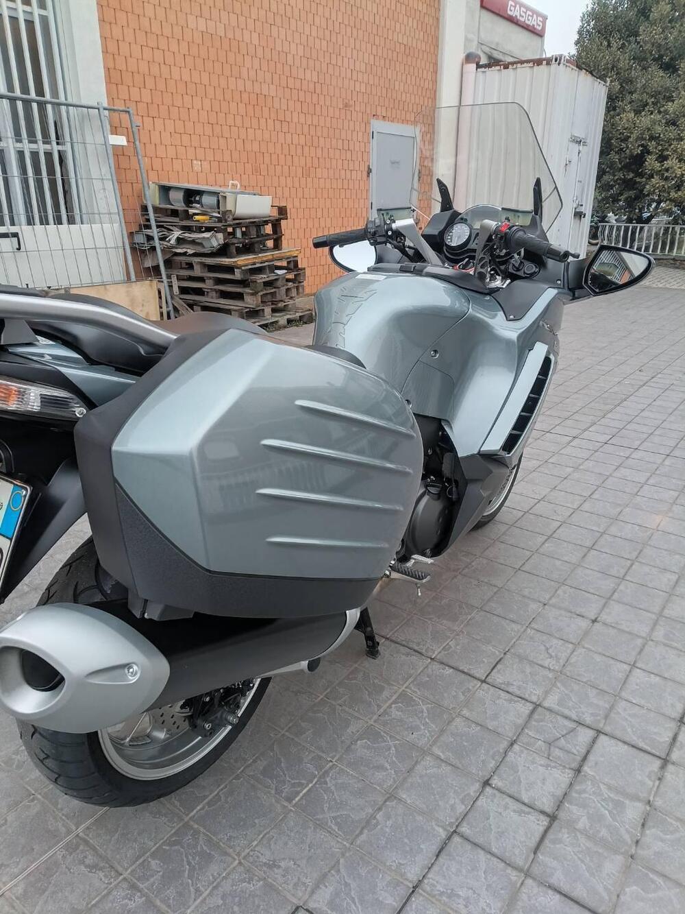 Kawasaki GTR 1400 (2007 - 09) (4)