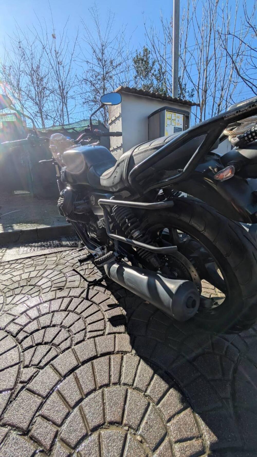 Moto Guzzi V7 Stone (2021 - 24) (6)