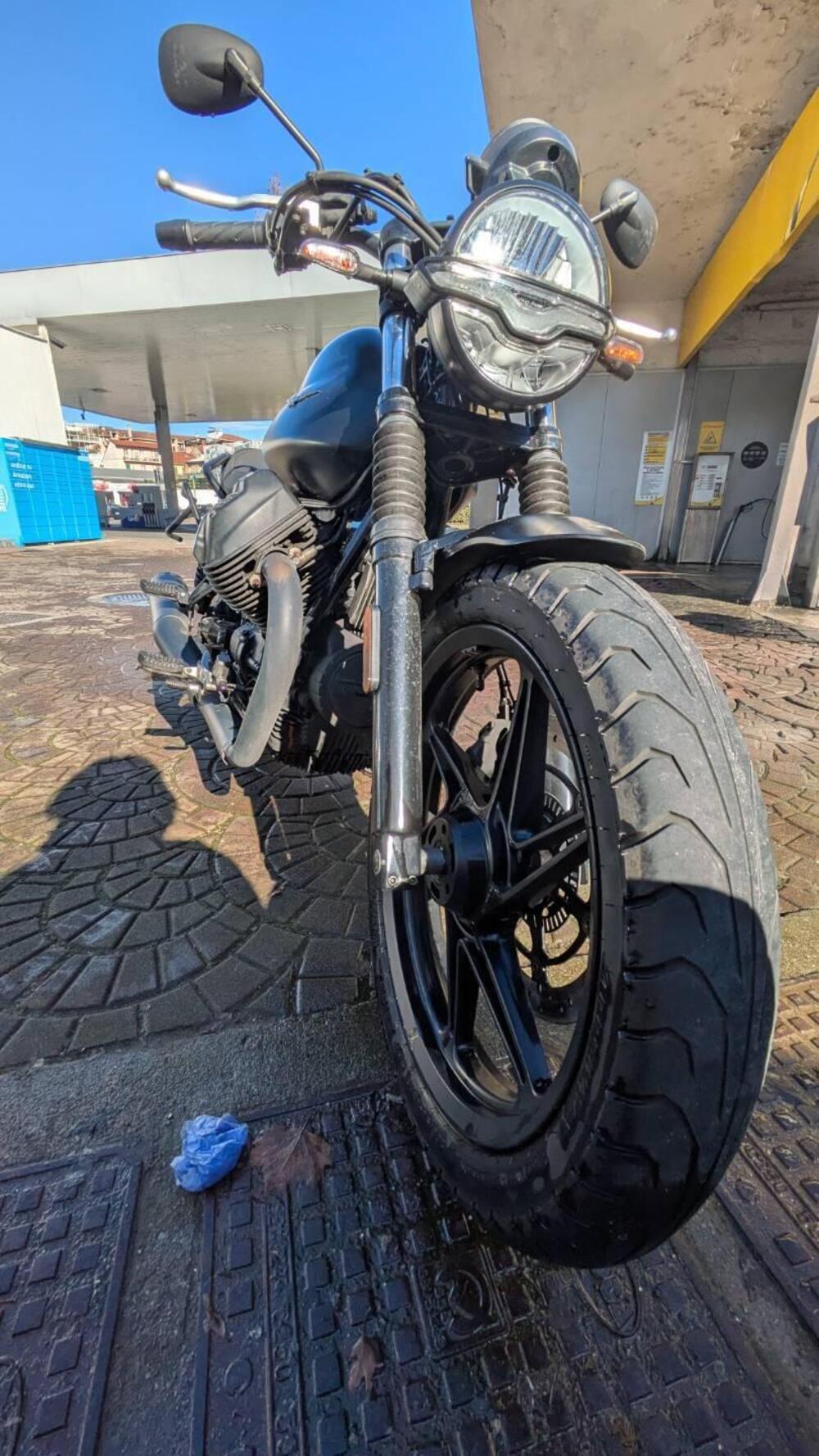 Moto Guzzi V7 Stone (2021 - 24) (8)