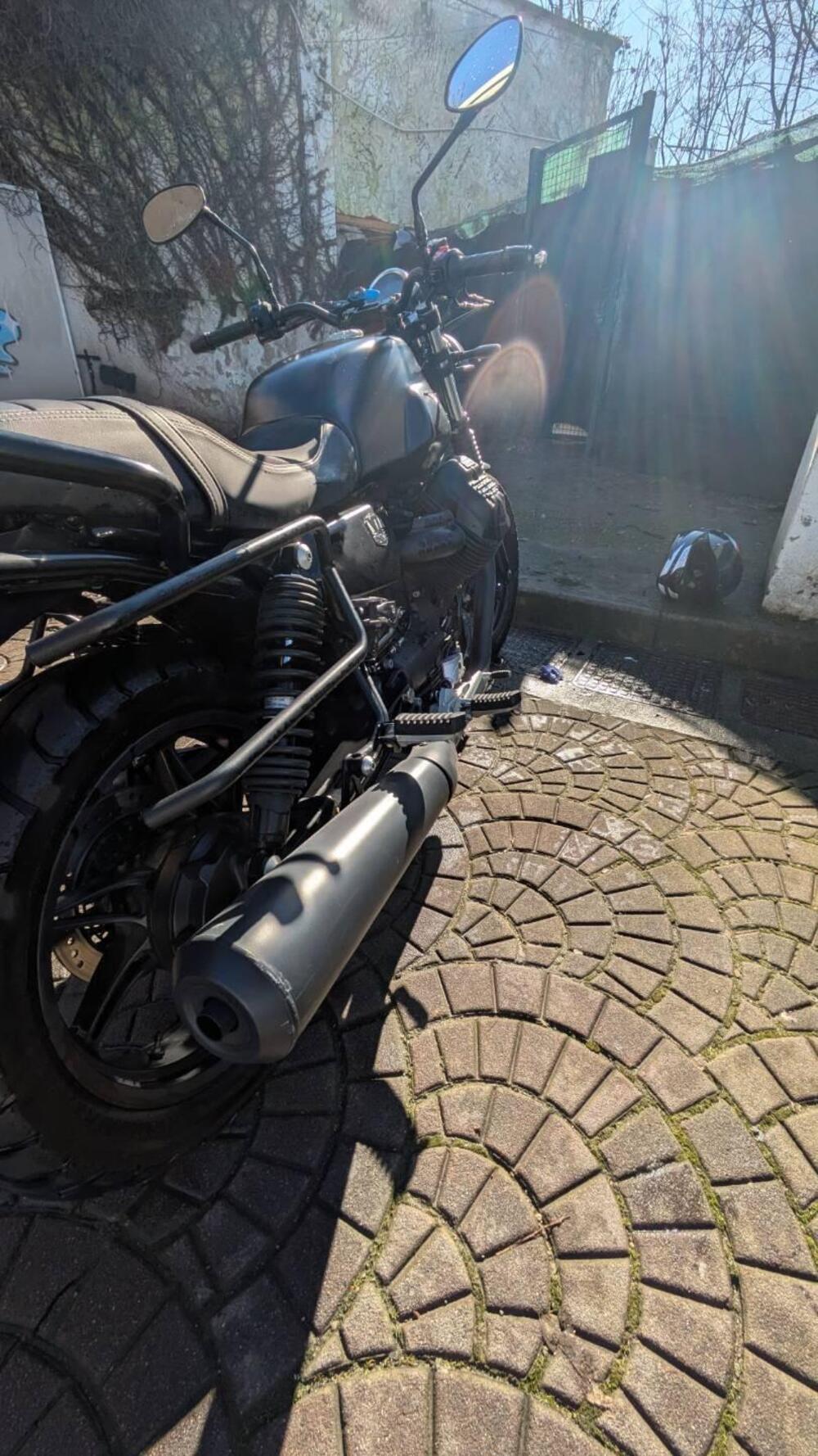 Moto Guzzi V7 Stone (2021 - 24) (10)