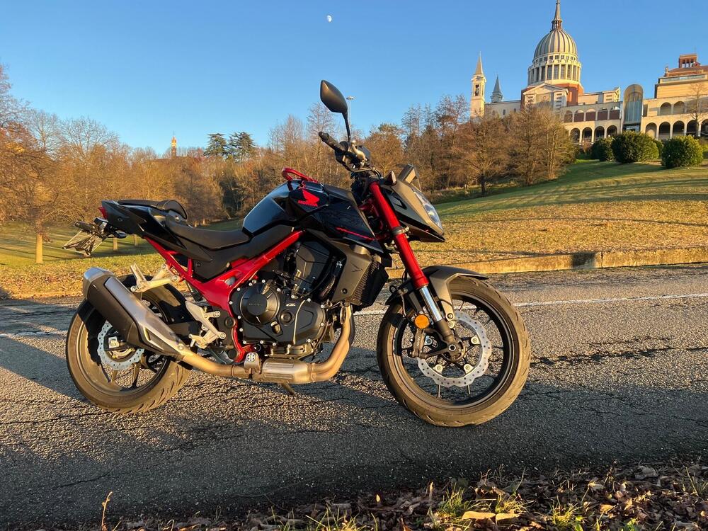 Honda CB 750 Hornet (2023 - 24) (5)