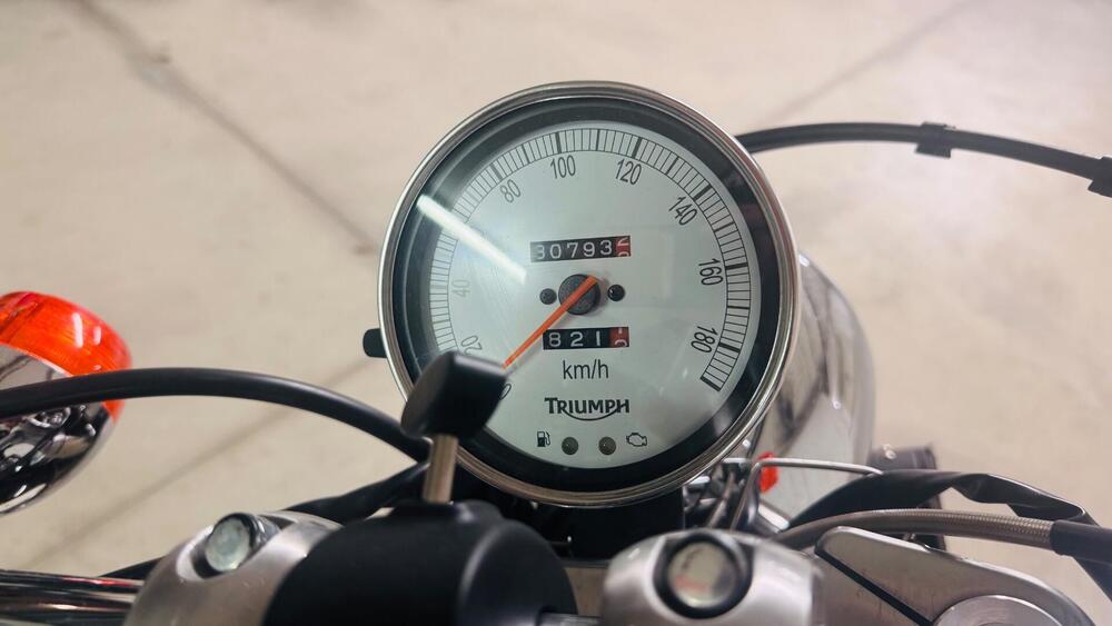 Triumph Speedmaster 865 (2005 - 10) (3)