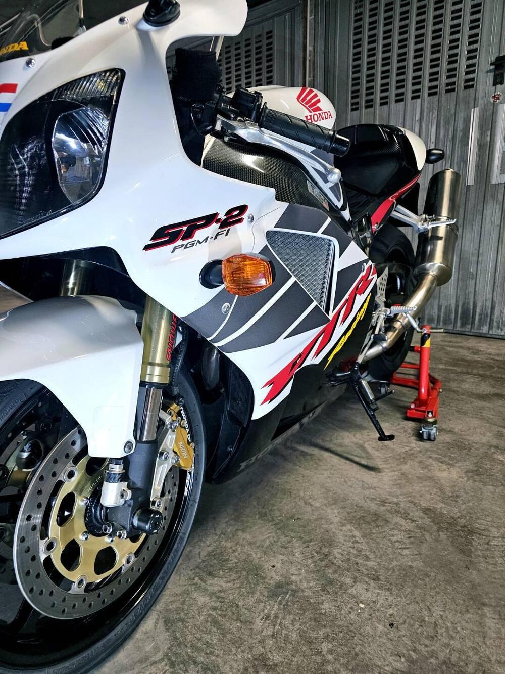 Honda VTR 1000 SP-2 (2002 - 06) (10)