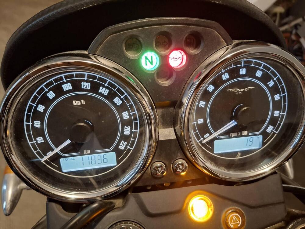 Moto Guzzi V7 II Special (2015 - 17) (5)