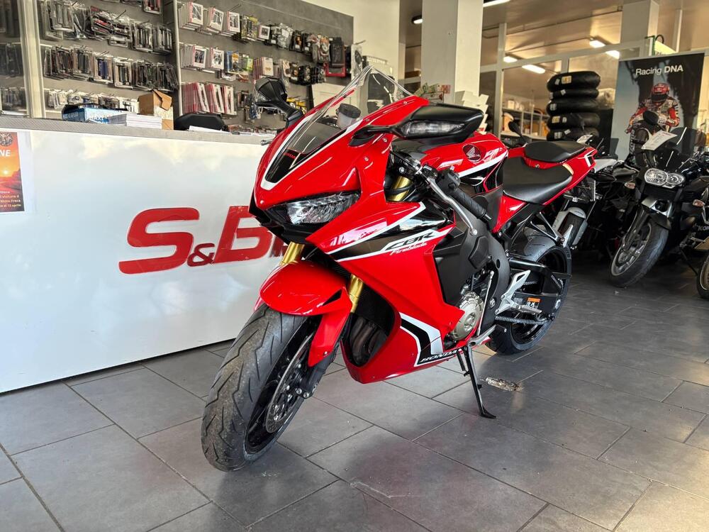 Honda CBR 1000 RR Fireblade (2017 - 19) (2)