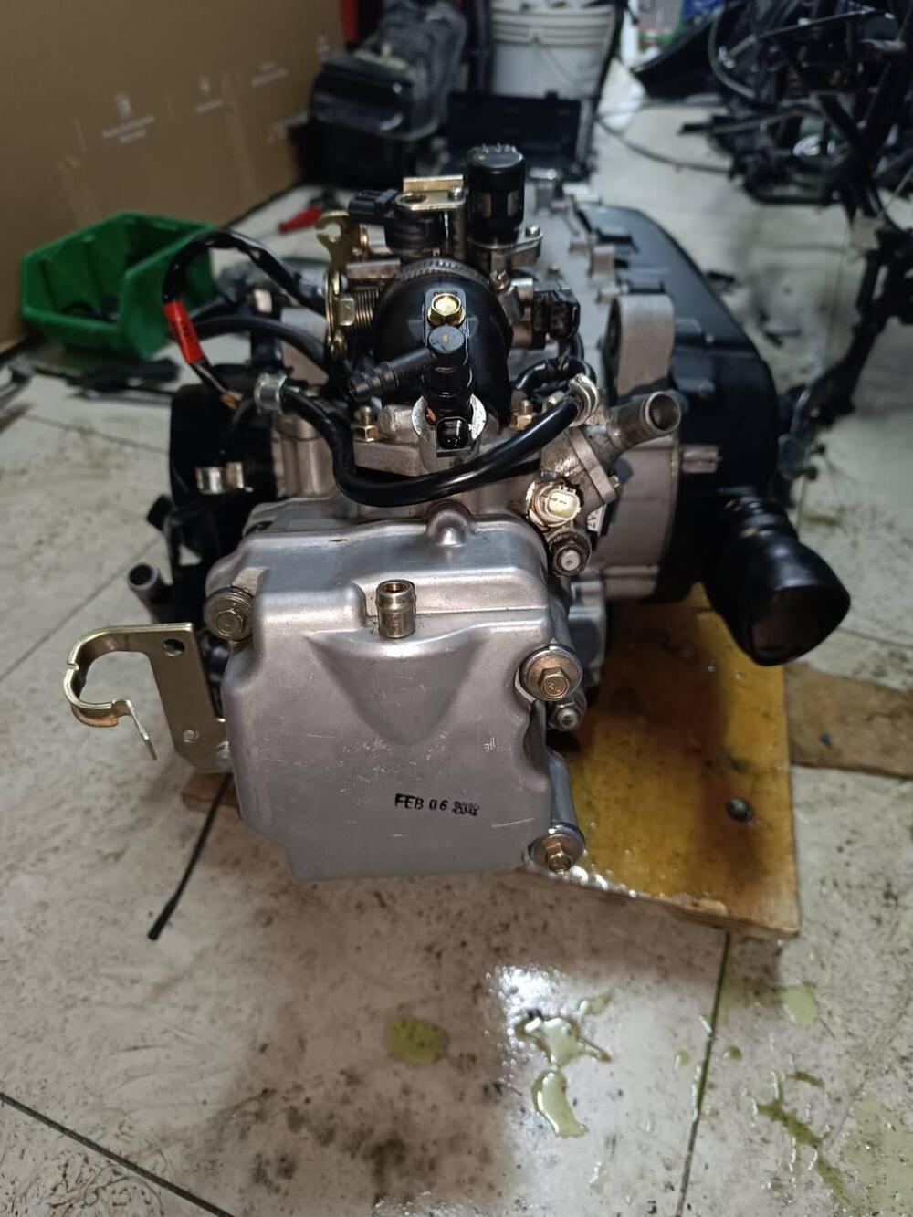 Motore kimko downtown 300i anno 2013 Kymco (4)