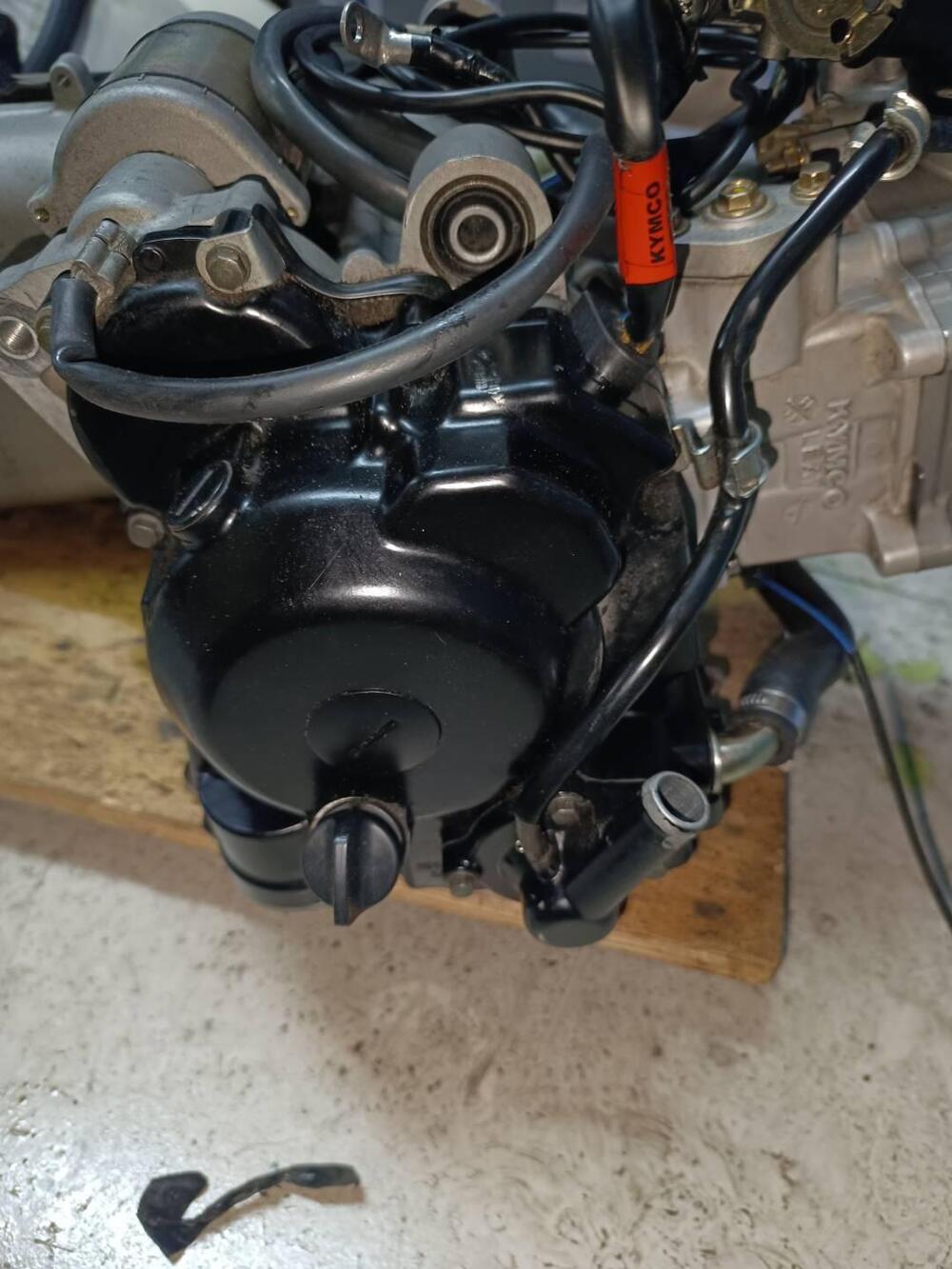 Motore kimko downtown 300i anno 2013 Kymco (8)