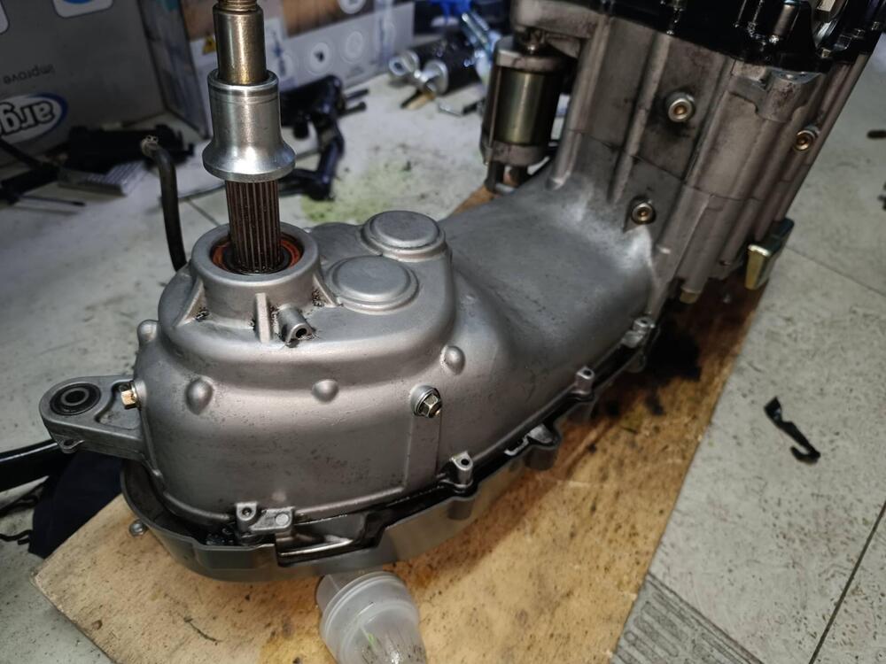 Motore kimko downtown 300i anno 2013 Kymco (9)