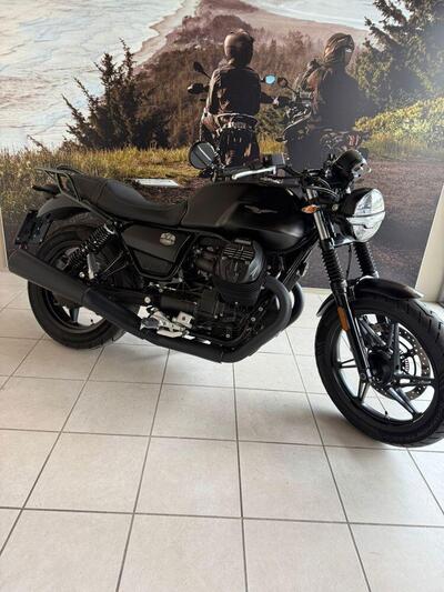 Moto Guzzi V7 Stone (2021 - 24) usata